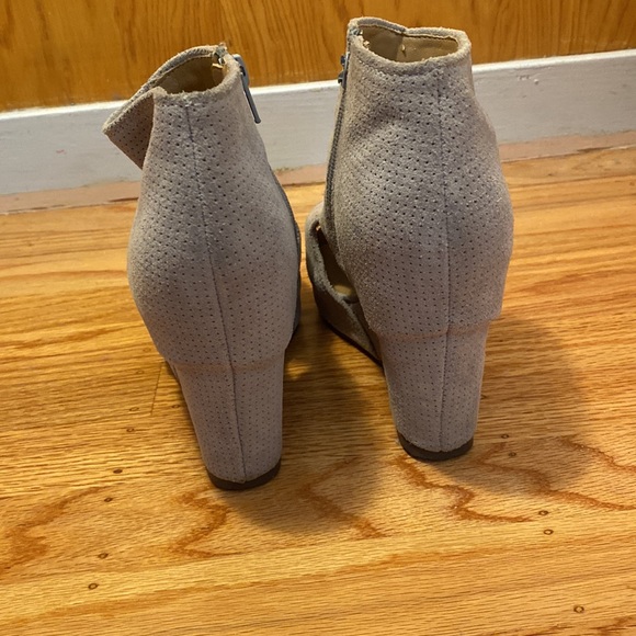MOVING SALE~ JEFFREY CAMPBELL GREY MARY-ROKS - Picture 5 of 6